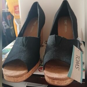 TOMS Women Classic Black Peep-Toe Wedges